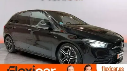 Usado Mercedes B200 150 CV (110 kW) 2021 Negro Monovolumen