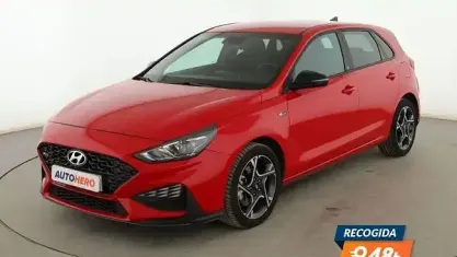 Usado Hyundai i30 N Line 120 HP (88 kW) 2023 Vermelho Sedan