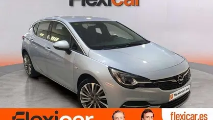 Usado Opel Astra Elegance 122 CV (89 kW) 2020 Gris Berlina