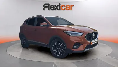 Usado MG ZS Luxury 111 CV (81 kW) 2022 Naranja Berlina