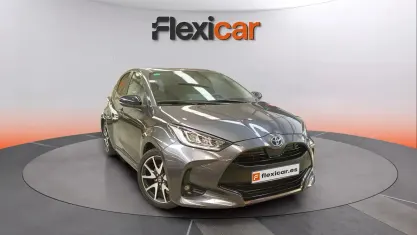 Usado Toyota Yaris Hybrid Active 116 CV (85 kW) 2022 Gris Berlina