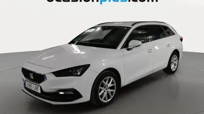 Begagnad Seat Leon Style 115 HK (84 kW) 2021 Vit Minibuss