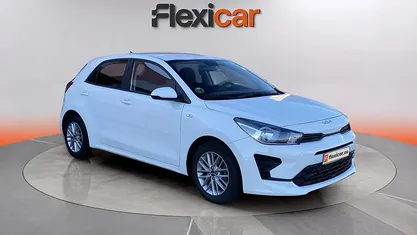Usado Kia Rio 84 CV (61 kW) 2022 Blanco Utilitario