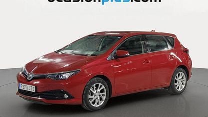 Begagnad Toyota Auris Active 116 HK (85 kW) 2016 Röd Halvkombi