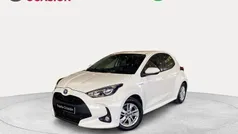 Blanco Usado 2021 Toyota Yaris Hybrid Active Berlina | 16.690 € (Precio justo)