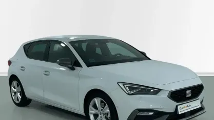 Usado Seat Leon FR 116 HP (85 kW) 2025 Branco Sedan
