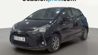 Usado Toyota Yaris Active 69 CV (50 kW) 2020 Negro Utilitario