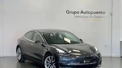 Begagnad Tesla Model 3 350 kW (476 HK) 2020 Grå Sedan