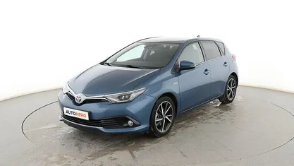 Usado Toyota Auris Hybrid 136 CV (100 kW) 2017 Azul Berlina