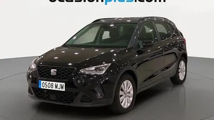 Käytetty Seat Arona Style 110 HP (80 kW) 2023 Musta Katumaasturi