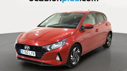 Usado Hyundai i20 101 CV (74 kW) 2022 Rojo Utilitario