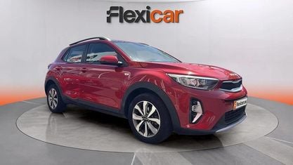 Usado Kia Stonic 101 HP (74 kW) 2022 Vermelho SUV