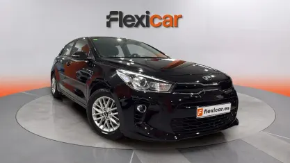 Usado Kia Rio 120 CV (88 kW) 2019 Negro Berlina