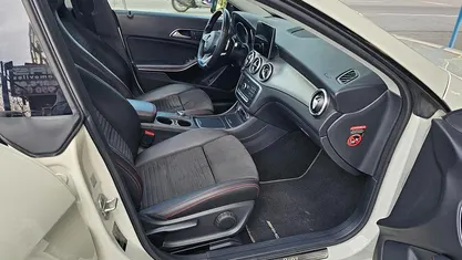 Usado Mercedes CLA200 136 CV (100 kW) 2018 Blanco Berlina