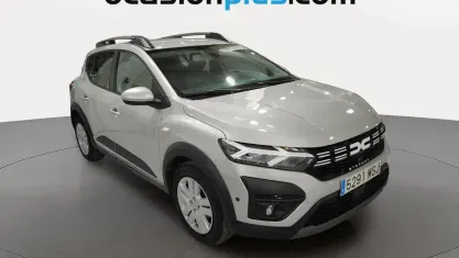 Usado Dacia Sandero Expression 91 CV (66 kW) 2024 Gris plata Utilitario