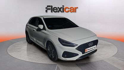 Usado Hyundai i30 120 HP (88 kW) 2024 Branco Sedan