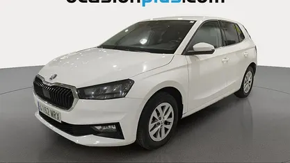 Usado Skoda Fabia Selection 95 CV (69 kW) 2024 Blanco Utilitario