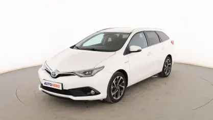 Usado Toyota Auris Touring Sports Active 136 CV (100 kW) 2016 Blanco Familiar