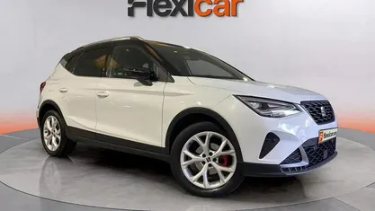 Usado Seat Arona FR 150 CV (110 kW) 2023 Blanco SUV