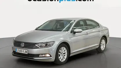 Usado VW Passat Edition 120 CV (88 kW) 2018 Gris plata Berlina