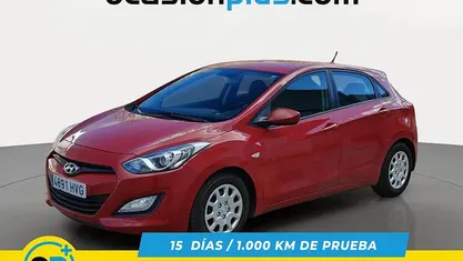 Usado Hyundai i30 101 CV (74 kW) 2014 Rojo Utilitario