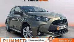 Beige Usado 2022 Toyota Yaris Hybrid Active Utilitario | 18.590 € (Buen precio)