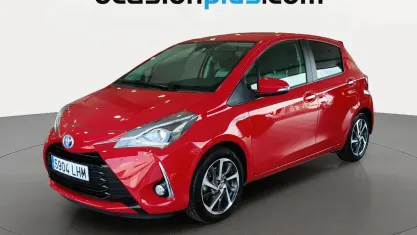 Usado Toyota Yaris 100 CV (73 kW) 2020 Rojo Utilitario