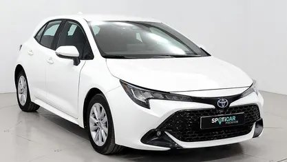 Blanco Usado 2024 Toyota Corolla Active Berlina | 23.990 € (Precio justo)