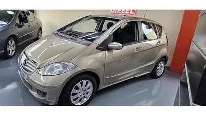 Usado Mercedes A180 Elegance 109 CV (80 kW) 2008 Beige Utilitario