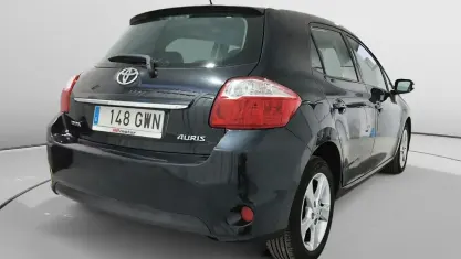 Usado Toyota Auris Active 126 CV (92 kW) 2010 Negro Utilitario