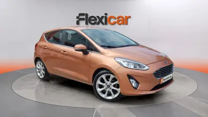 Usado Ford Fiesta Titanium 85 CV (62 kW) 2018 Naranja Utilitario