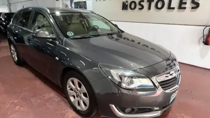 Usado Opel Insignia Selective 140 CV (102 kW) 2015 Gris Familiar