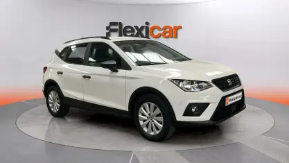 Usado Seat Arona Ecomotive 95 CV (69 kW) 2021 Blanco SUV