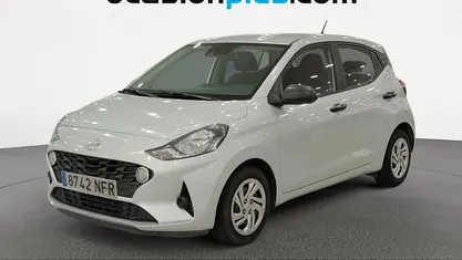 Usado Hyundai i10 67 CV (49 kW) 2022 Gris plata Utilitario
