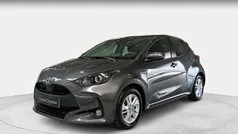 Gris Usado 2021 Toyota Yaris Hybrid Active Berlina | 19.900 € (Precio justo)