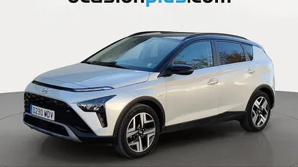 Usado Hyundai Bayon Style 120 CV (88 kW) 2023 Gris plata SUV