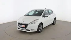 Blanco Usado 2015 Peugeot 208 Allure Utilitario | 8199 € (Precio justo)