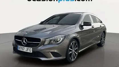 Gris Usado 2015 Mercedes CLA220 Shooting Brake Urban Familiar | 19.723 € (Super precio)