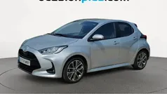 Gris plata Usado 2024 Toyota Yaris Hybrid Plus Utilitario | 22.355 € (Precio justo)