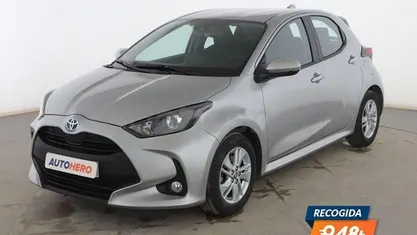Usado Toyota Yaris Hybrid Active 116 CV (85 kW) 2022 Gris Berlina