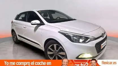 Usado Hyundai i20 101 CV (74 kW) 2015 Blanco Berlina