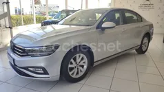 Gris / plata Usado 2021 VW Passat Business Berlina | 22.250 € (Precio justo)