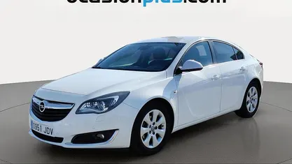 Usado Opel Insignia Selective 140 CV (102 kW) 2015 Blanco Berlina