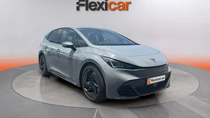 Usado Cupra Born e-Boost 172 kW (234 CV) 2023 Gris Utilitario