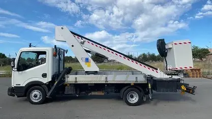 Usado Nissan Cabstar Comfort 122 HP (89 kW) 2014 Pickup