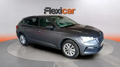 Usado Skoda Scala Selection 116 CV (85 kW) 2024 Gris Utilitario