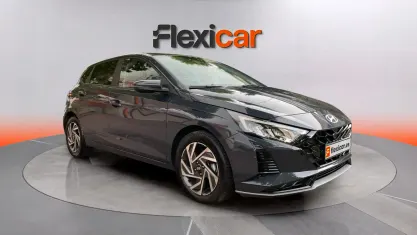 Usado Hyundai i20 101 CV (74 kW) 2025 Gris Utilitario