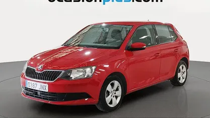 Usado Skoda Fabia Ambition 75 CV (55 kW) 2016 Rojo Utilitario