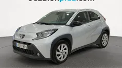 Gris Usado 2024 Toyota Aygo Play Utilitario | 13.955 € (Precio justo)