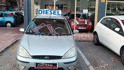 Gris / plata Usado 2003 Ford Focus Trend Berlina | 1490 € (Precio justo)